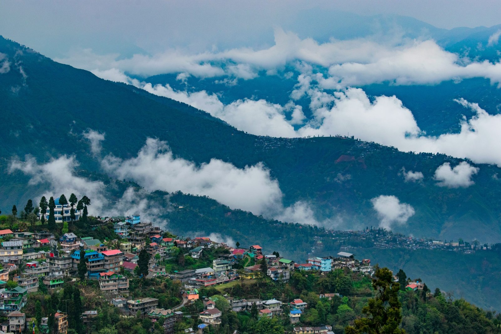 Exploring the Enchanting Tourist Places of Darjeeling